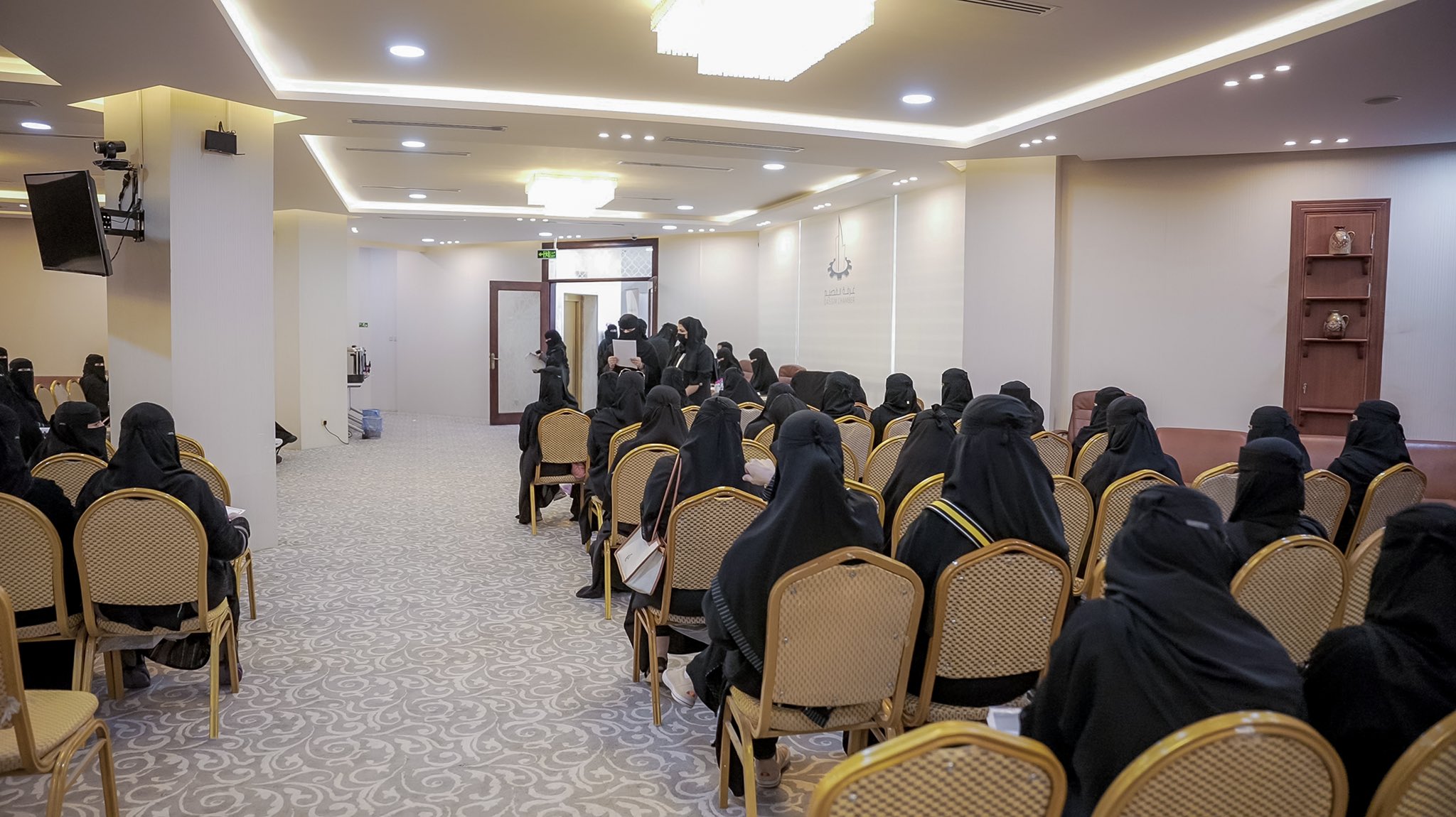 
<span>غرفة القصيم تختتم ملتقيات توظيف نسائي للعمل في خدمة العملاء والمبيعات</span>
