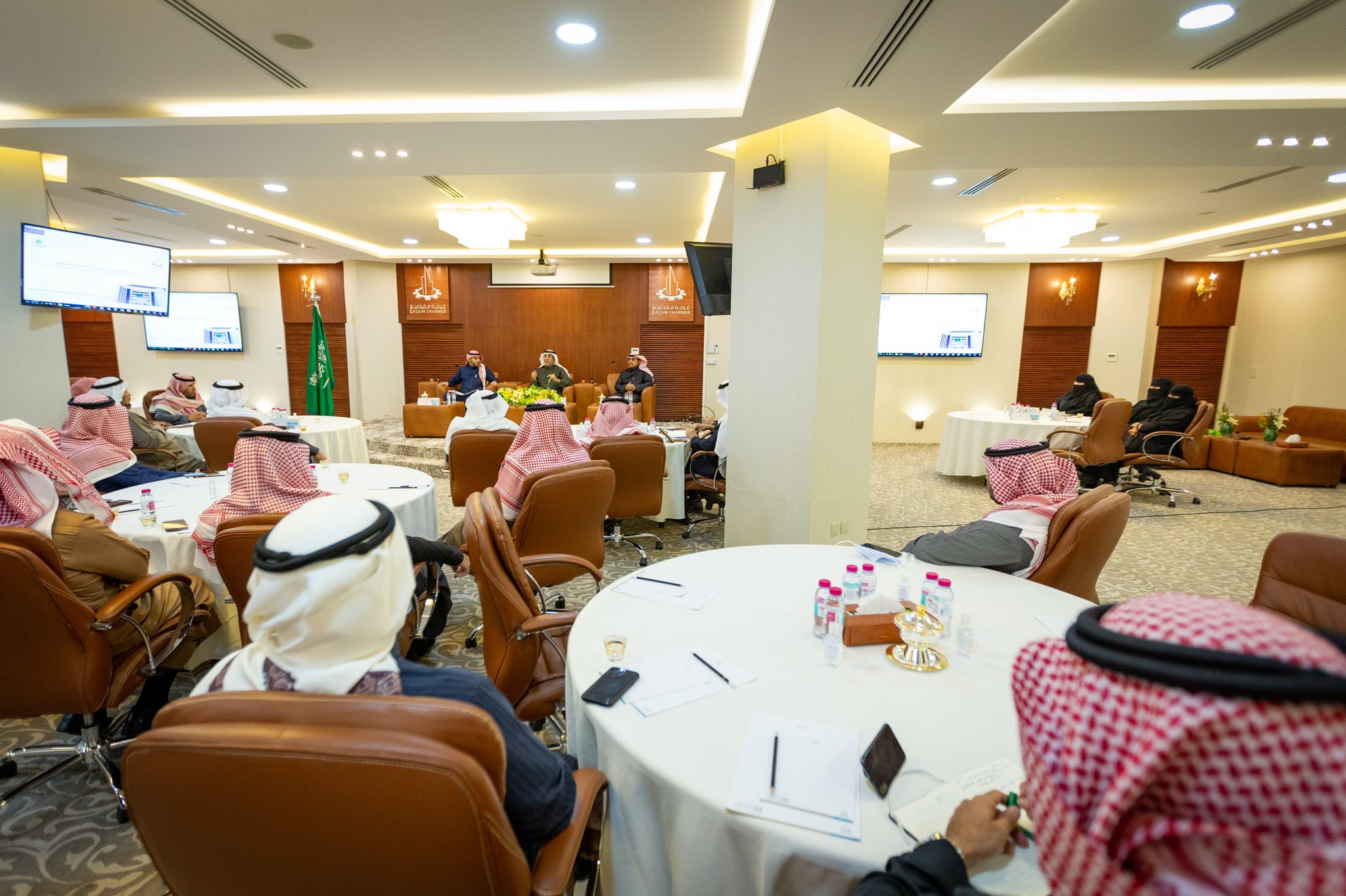 
<span>محافظ الهيئة السعودية للمواصفات والمقاييس والجودة يؤكد أهمية الشراكة مع القطاع الخاص لتجاوز التحديات</span>
